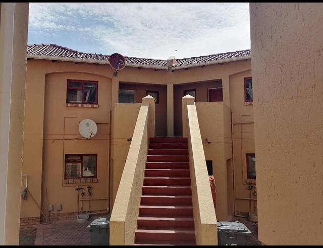 2 bed property to rent in WINCHESTER HILLS